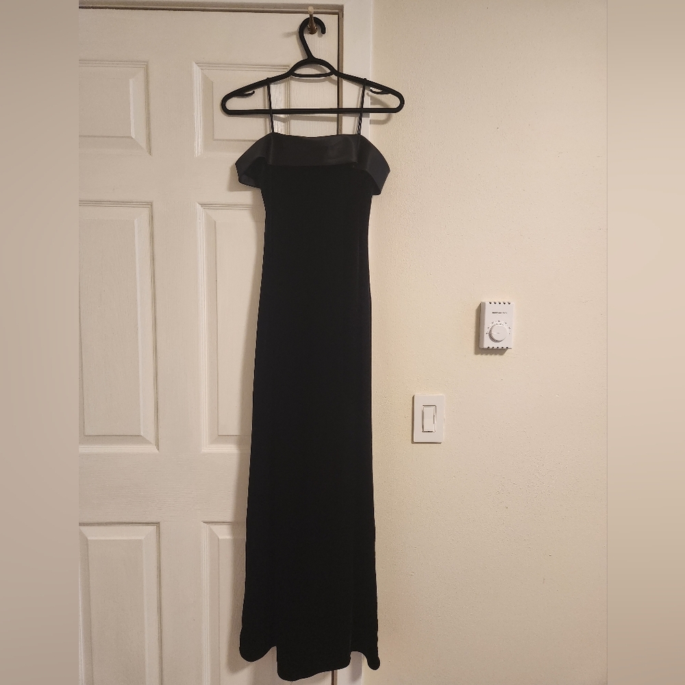 Niki Livas Velvet Black Size 6 Formal Dress